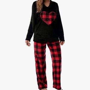 Women’s plaid pants black top with plaid heard pajama set BRAND NEW